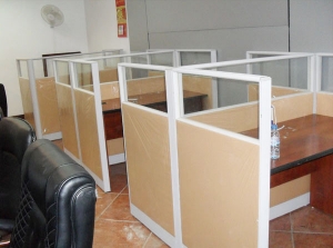 Vách VN04 nỉ +kính